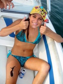 Amateur showing her big